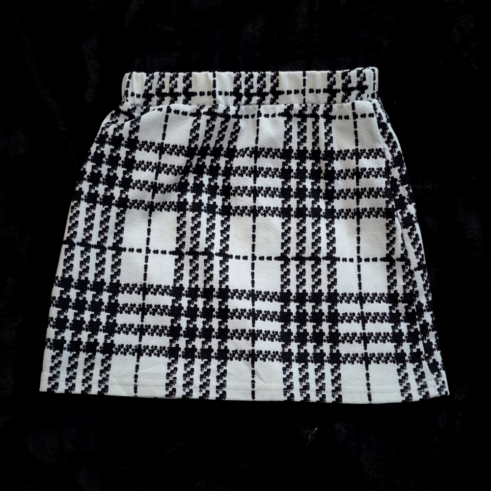 Girls plaid skirt size 6